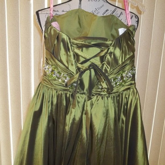GORGEOUS GREEN TAFFETA STRAPLESS FORMAL BALL GOWN SIZE 2 - Picture 5 of 5